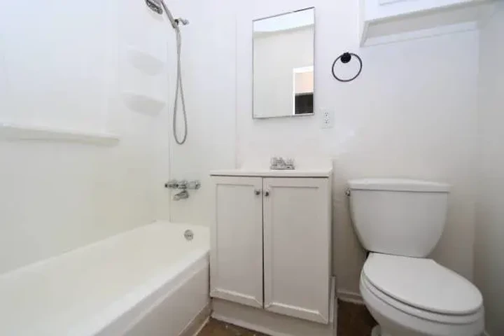 $1395 : 2-Bedroom Highland Apartment image 10