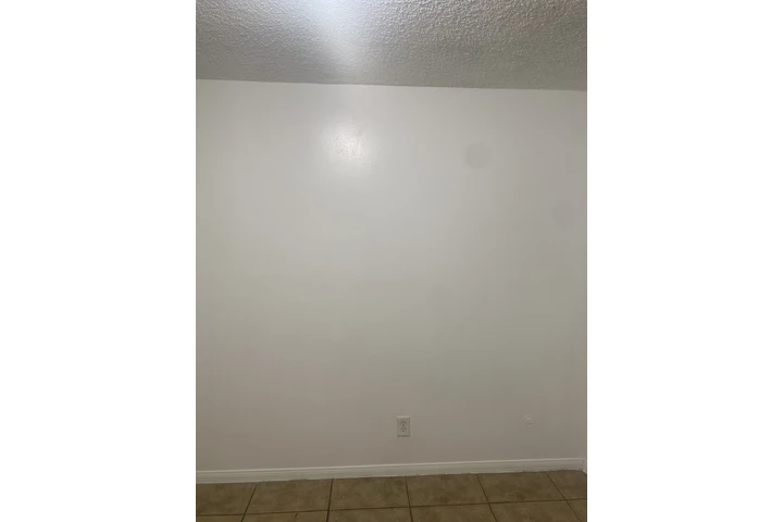 $1000 : Se renta cuarto en maywood image 5