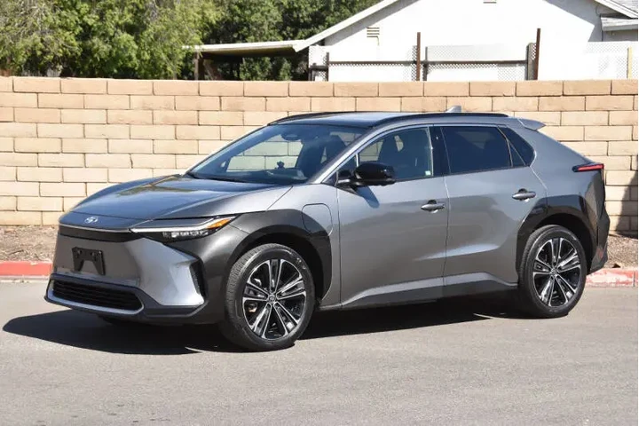 $23875 : 2023 bZ4X Limited image 6