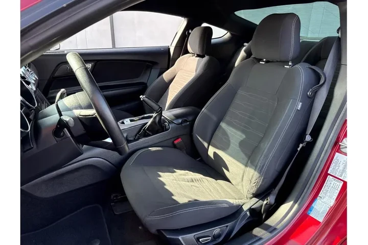 2017 Ford Mustang GT Coupe image 8