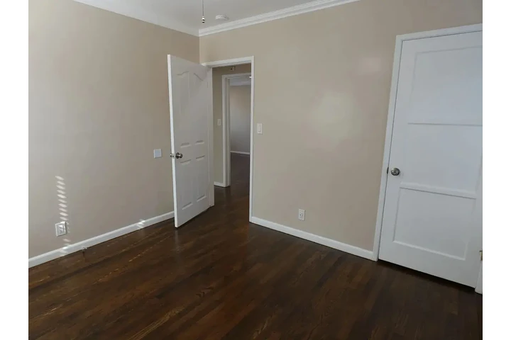 $900 : Beautiful Home...LAKEWOOD,CA image 4