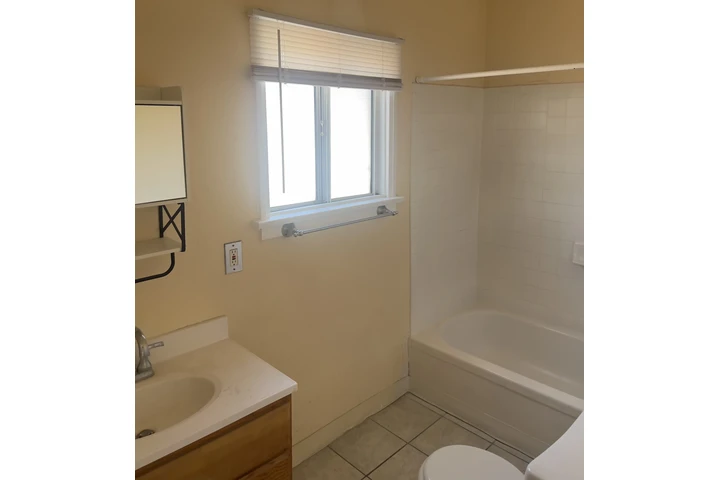 $1800 : One bedroom One bathroom 90280 image 9