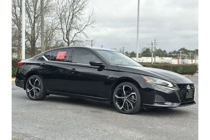 $18103 : Nissan Altima 2023 2.5 SR 4d image 2