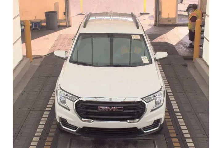 $21493 : GMC Terrain 2023 SLE 4dr SUV image 2