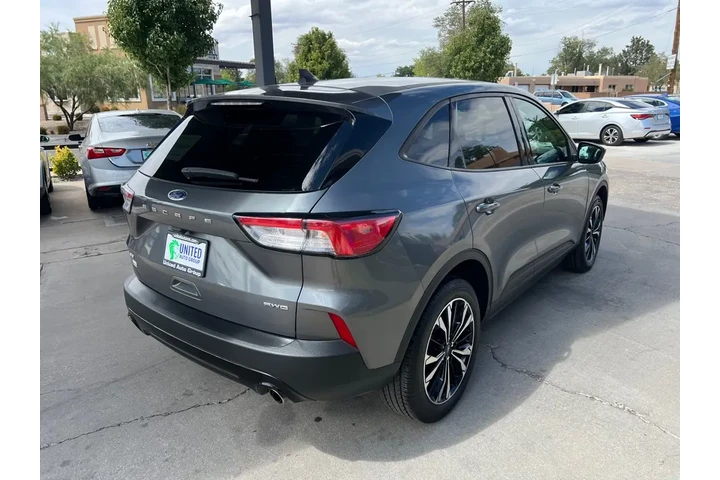 2022 Escape SE AWD image 5
