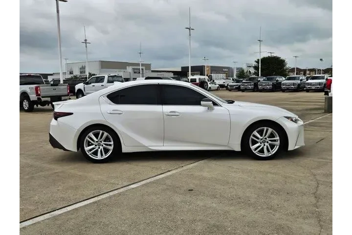 $27525 : Lexus IS 300 2021 4dr Sedan image 2