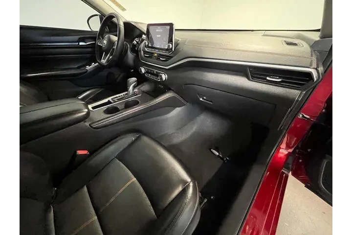 $17862 : Nissan Altima 2019 2.5 SR 4d image 10