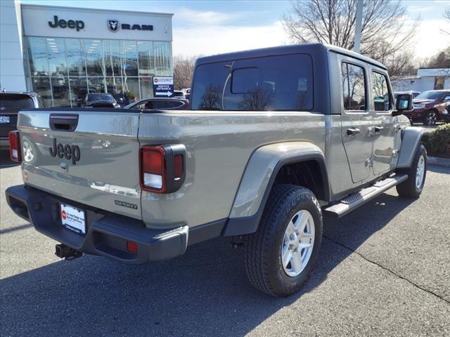 $34997 : PRE-OWNED 2020 JEEP GLADIATOR image 4