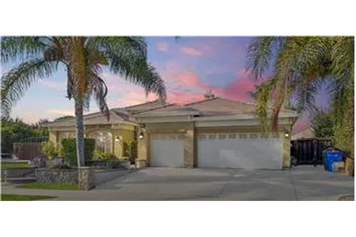 $4550 : Rental property with 4 bedro image 2