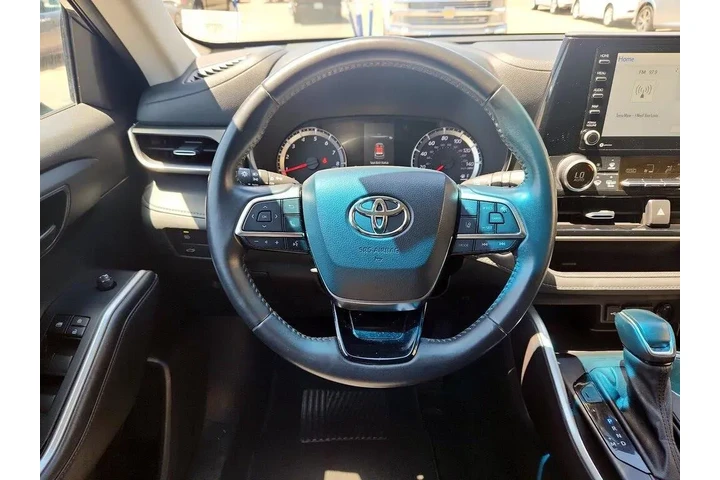 $25998 : Toyota Highlander 2021 AWD L image 9
