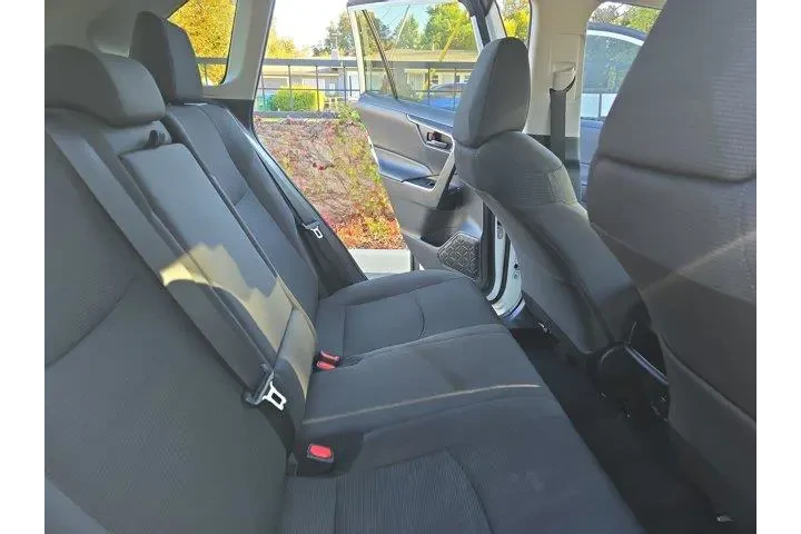 $25995 : Toyota RAV4 2021 LE 4dr SUV image 10