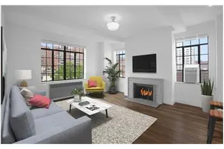 $8695 : Rental property with 3 bedro image 2