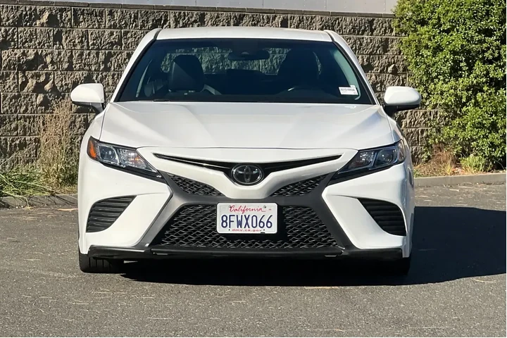 Toyota Camry 2018 SE 4dr Sed image 8