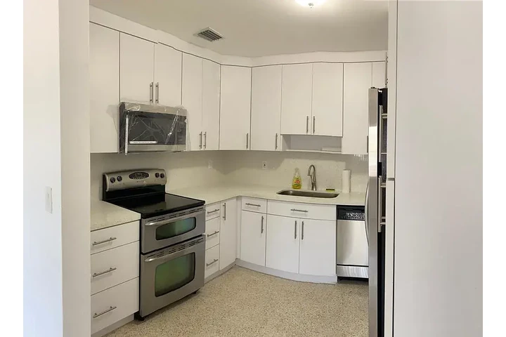 $1480 : North Miami 3 Bed & 2 Bath image 7