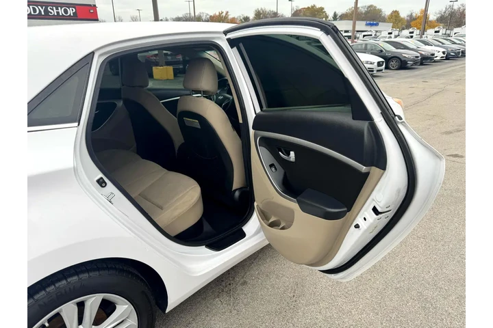 $8980 : 2015 Elantra GT 5dr HB Auto image 9