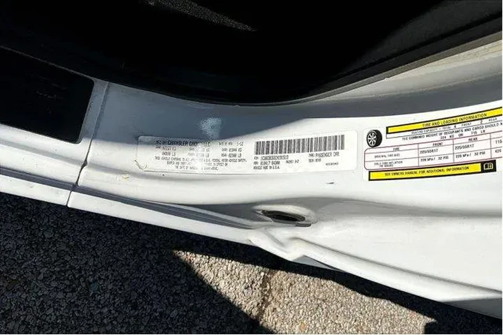 $9495 : Chrysler 200 2012 Touring 2d image 4