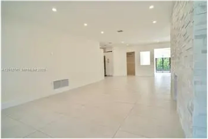 $9900 : Rental property with 4 bedro image 8