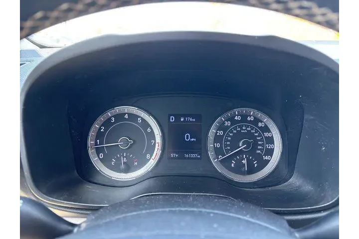 $9998 : Hyundai VENUE 2020 SEL 4dr C image 3