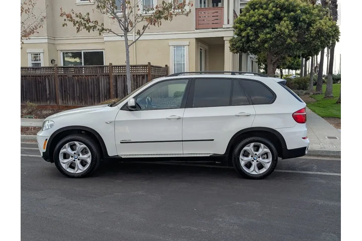 $8988 : 2013 X5 xDrive50i image 9