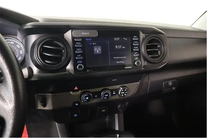 $27016 : Toyota Tacoma 2022 4x2 SR 4d image 5