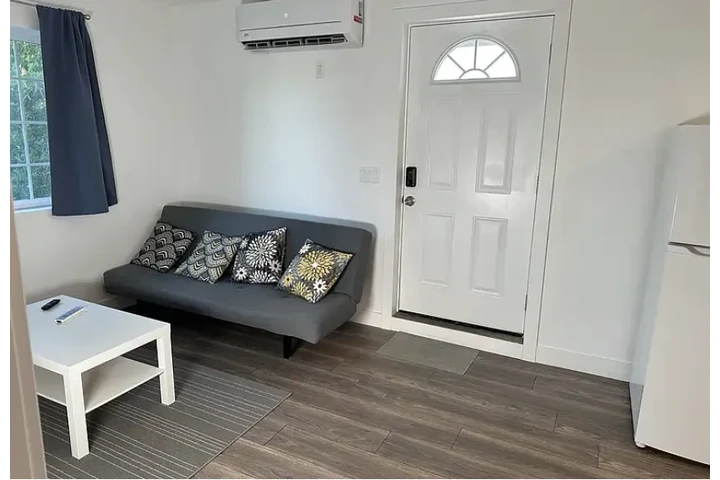 $1450 : Very private one bedroom house image 6