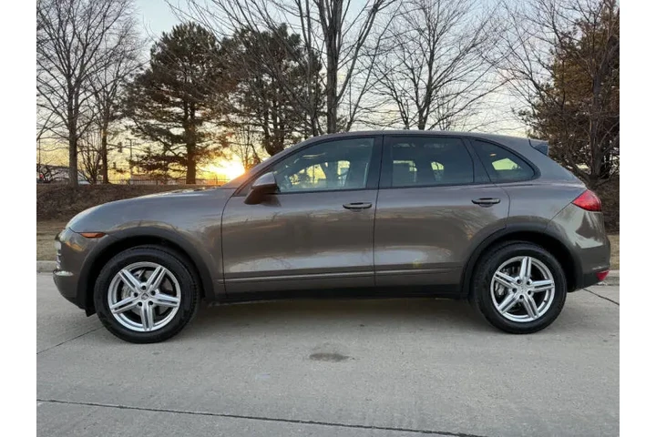 $11997 : 2011 Cayenne S image 8