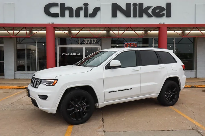 $27587 : 2022 Grand Cherokee WK Laredo image 1
