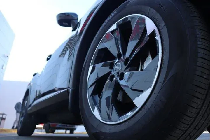 $33556 : Nissan Rogue 2026 AWD SV 4dr image 8