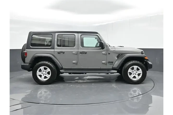 $29742 : Jeep Wrangler Unlimited 2021 image 9
