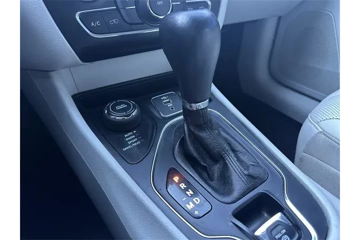 $20500 : Jeep Cherokee 2021 4x4 Latit image 4