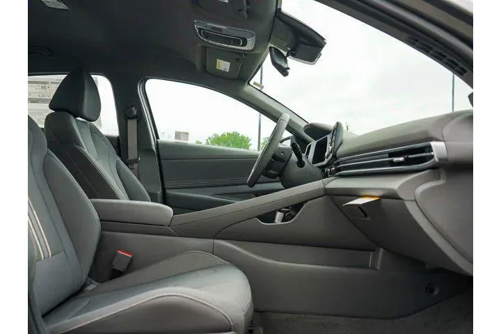 $24000 : Hyundai ELANTRA 2025 SEL Spo image 8