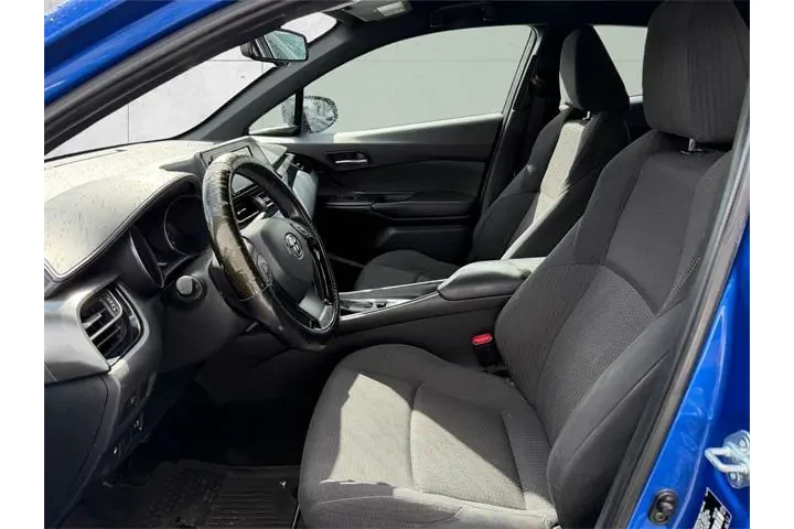 $12985 : Toyota C-HR 2018 XLE 4dr Cro image 6