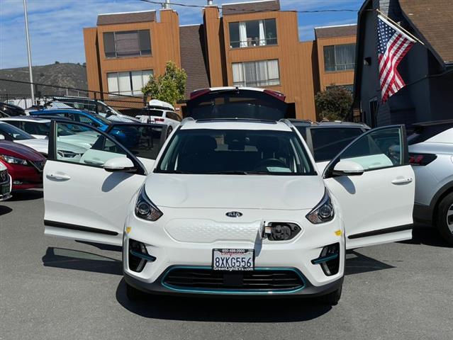 $23500 : Used 2021 Niro EV EX Premium image 2