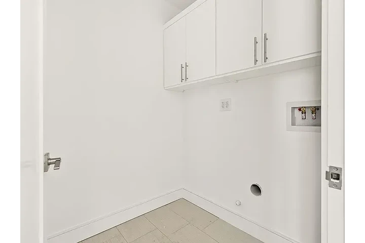 $2395 : Beautiful Home 2B/1B image 5