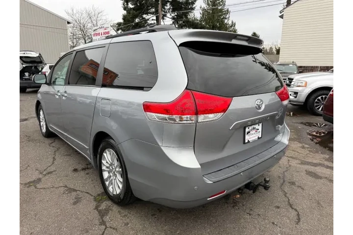 $8495 : 2013 Sienna XLE 7-Passenger A image 7
