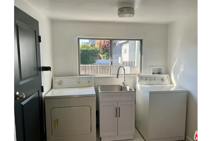 $1500 : AVAILABLE FOR RENT image 8