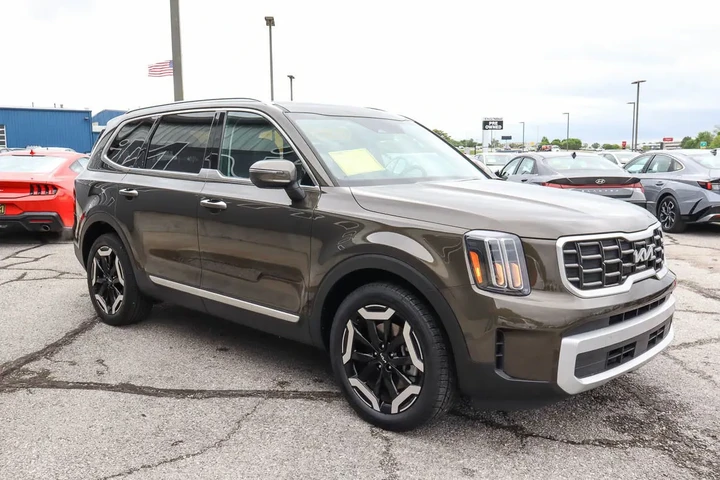 $34988 : 2025 Telluride S FWD image 3