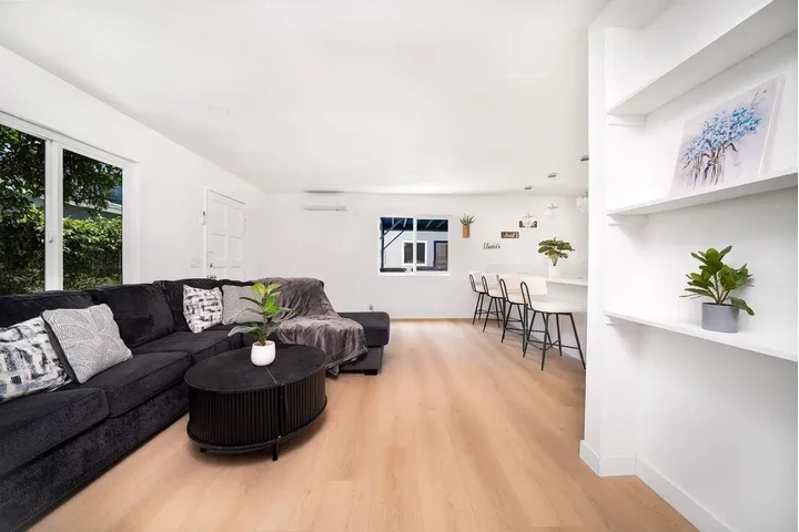 $1400 : Santa Ana - Home Available image 5