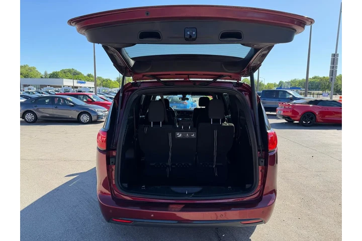 2018 Pacifica S image 9