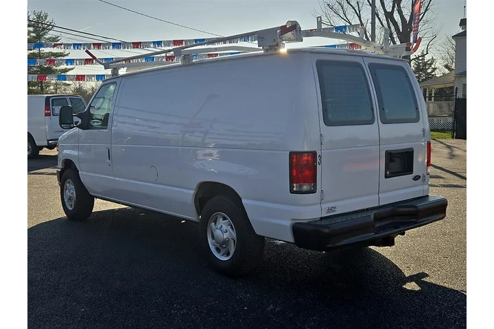 2014 Econoline E-150 image 4