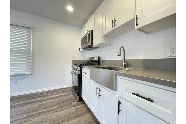 $1850 : Apt 2 Recamars - Remodeldo image 2