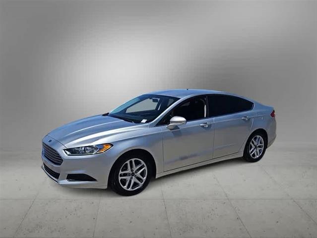 $12990 : Pre-Owned 2016 Ford Fusion SE image 4