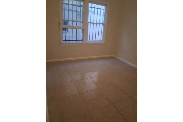 $1650 : 1 bedroom, 1st floor, large un image 8