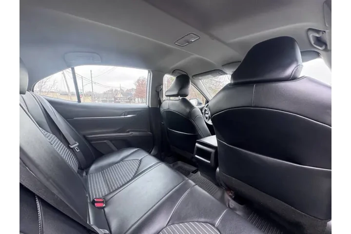 $20999 : 2022 Camry SE image 10