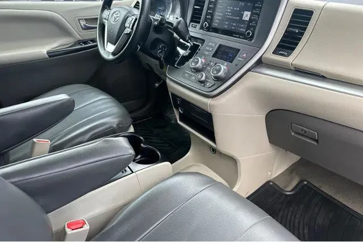 $21995 : Toyota Sienna 2020 LE 7-Pass image 8