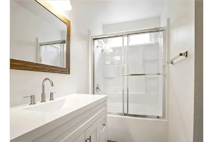 $1000 : Hard Wood Flooring 2 Bath image 5