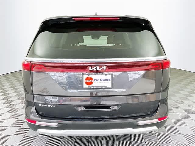 $34374 : PRE-OWNED 2024 KIA CARNIVAL LX image 9