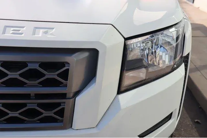 $29812 : Nissan Frontier 2022 4x4 SV image 10