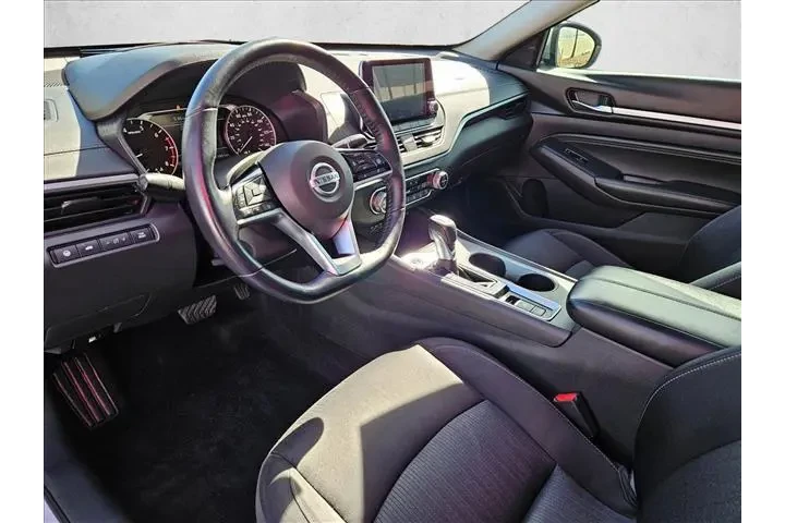 $13999 : Nissan Altima 2019 2.5 SV 4d image 10