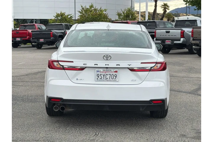 $32980 : Toyota Camry 2025 SE 4dr Sed image 4